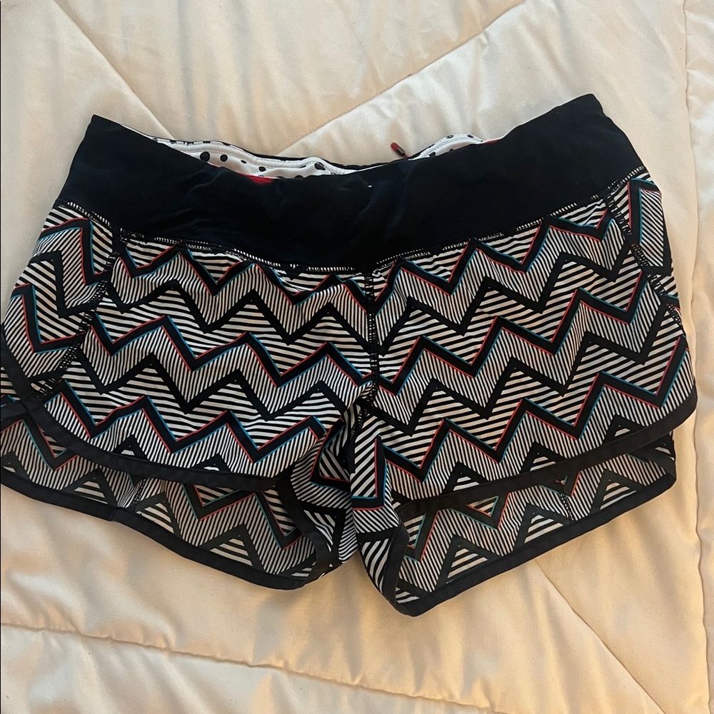 Lululemon seawheeze 2014 Women Running Shorts Sz 6 Chevron Print Lined 3" Inseam